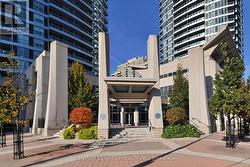 606 - 33 ELM DRIVE  Mississauga, ON L5B 4L2