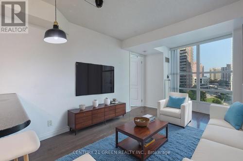 606 - 33 Elm Drive, Mississauga, ON - Indoor Photo Showing Living Room