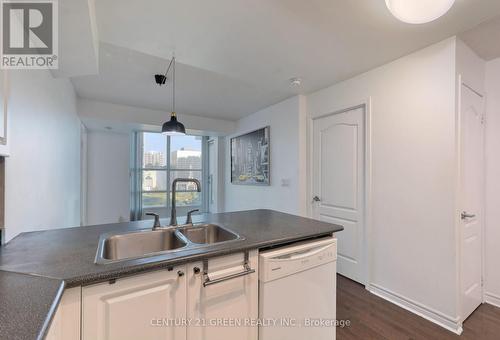 606 - 33 Elm Drive, Mississauga, ON - Indoor Photo Showing Kitchen With Double Sink