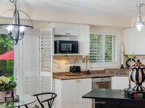 13-5530 Glen Erin Dr, Mississauga, ON - Indoor Photo Showing Kitchen