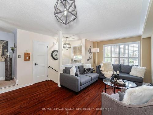 13-5530 Glen Erin Dr, Mississauga, ON - Indoor Photo Showing Living Room