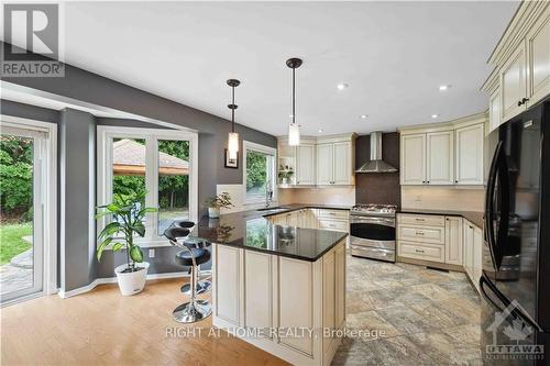 22 Collingwood Crescent, Ottawa, ON - Indoor Photo Showing Kitchen With Upgraded Kitchen