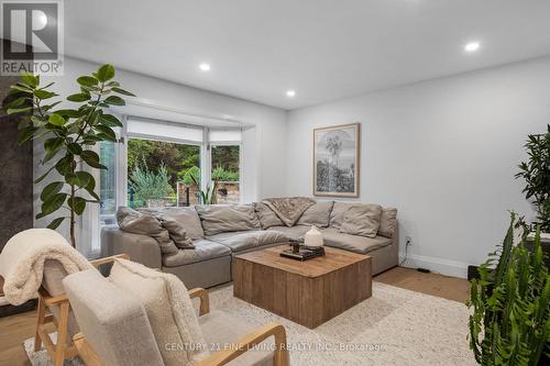 20 Ladyshot Crescent, Toronto, ON - Indoor Photo Showing Living Room