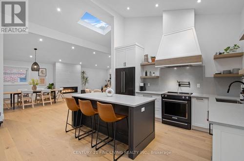 20 Ladyshot Crescent, Toronto, ON - Indoor Photo Showing Kitchen With Upgraded Kitchen