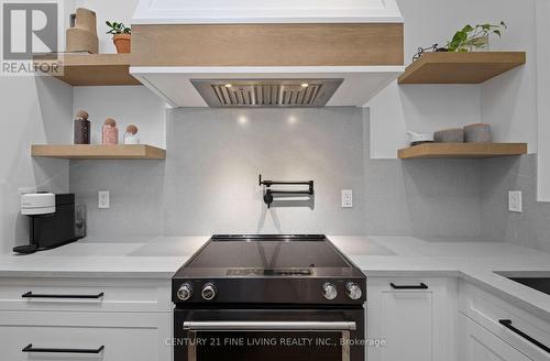 20 Ladyshot Crescent, Toronto, ON - Indoor Photo Showing Kitchen