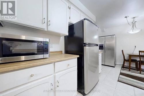 8 Sifton Place, Brampton, ON - Indoor Photo Showing Kitchen