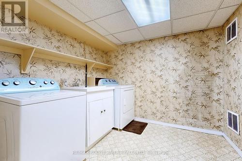 8 Sifton Place, Brampton, ON - Indoor Photo Showing Laundry Room