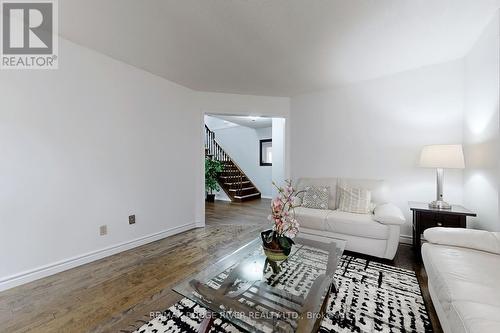 8 Sifton Place, Brampton, ON - Indoor Photo Showing Living Room