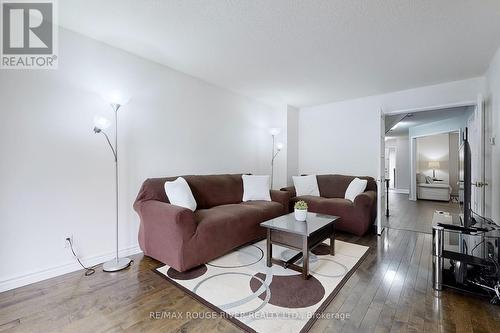 8 Sifton Place, Brampton, ON - Indoor Photo Showing Living Room