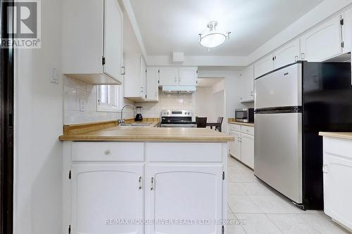 8 Sifton Place, Brampton, ON - Indoor Photo Showing Kitchen