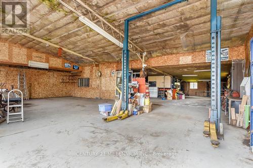 2180 Highpoint Side Road, Caledon, ON - Indoor Photo Showing Garage