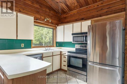 2180 Highpoint Side Road, Caledon, ON - Indoor Photo Showing Kitchen