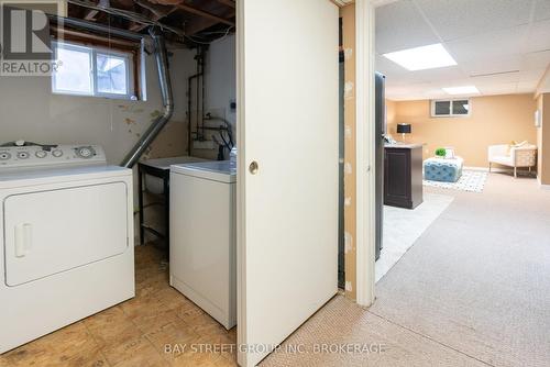 10 Snowden Street, Toronto, ON - Indoor Photo Showing Laundry Room