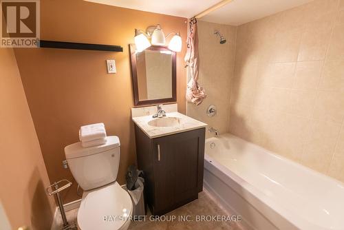 10 Snowden Street, Toronto, ON - Indoor Photo Showing Bathroom