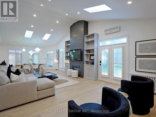 3 Silverwood Avenue, Toronto, ON - Indoor Photo Showing Living Room