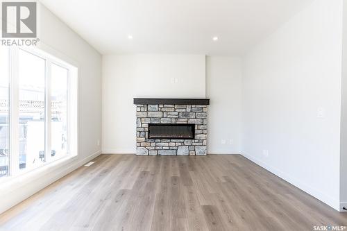 527 Doran Crescent, Saskatoon, SK - Indoor Photo Showing Living Room With Fireplace