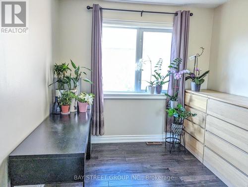 6 Queensway Drive, Richmond Hill, ON - Indoor Photo Showing Other Room