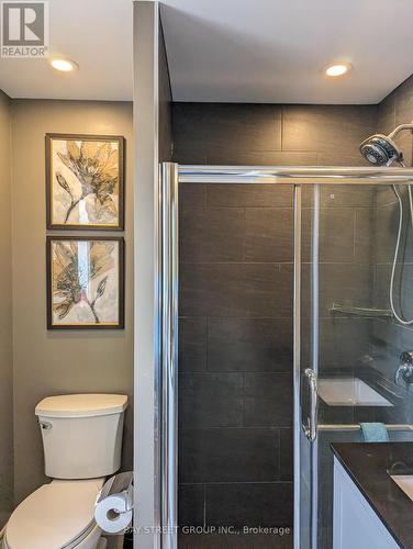 6 Queensway Drive, Richmond Hill, ON - Indoor Photo Showing Bathroom