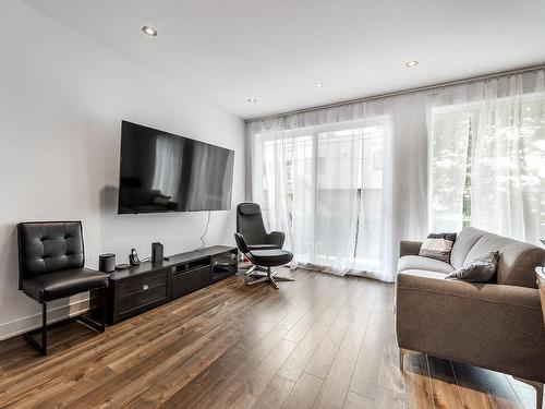 Salon - 5362 Rue Delson, Longueuil (Saint-Hubert), QC - Indoor Photo Showing Living Room