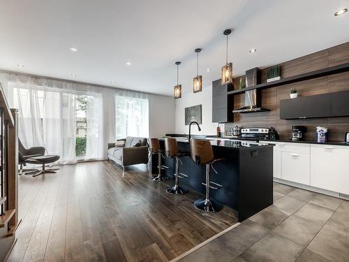 Cuisine - 5362 Rue Delson, Longueuil (Saint-Hubert), QC - Indoor Photo Showing Kitchen With Upgraded Kitchen