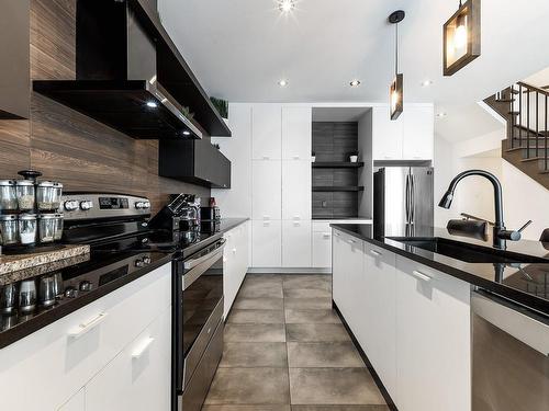 Cuisine - 5362 Rue Delson, Longueuil (Saint-Hubert), QC - Indoor Photo Showing Kitchen With Upgraded Kitchen