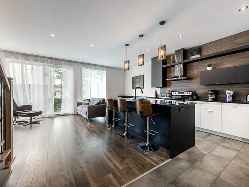 Kitchen - 5360 Rue Delson, Longueuil (Saint-Hubert), QC - Indoor Photo Showing Kitchen With Upgraded Kitchen