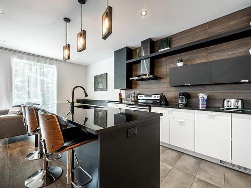 Kitchen - 5360 Rue Delson, Longueuil (Saint-Hubert), QC - Indoor Photo Showing Kitchen With Upgraded Kitchen