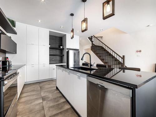 Kitchen - 5360 Rue Delson, Longueuil (Saint-Hubert), QC - Indoor Photo Showing Kitchen With Upgraded Kitchen