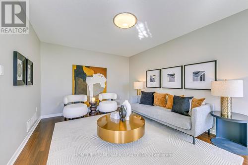 91 Bridgeport Crescent, Hamilton, ON - Indoor Photo Showing Living Room