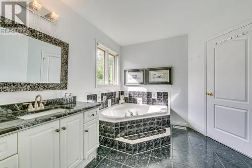 91 Bridgeport Crescent, Hamilton, ON - Indoor Photo Showing Bathroom