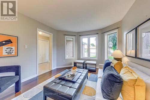 91 Bridgeport Crescent, Hamilton, ON - Indoor Photo Showing Living Room