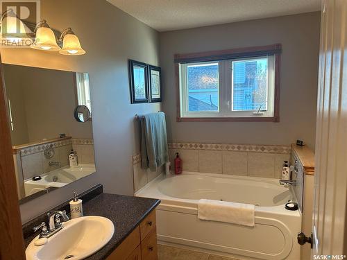 159 Sarah Drive S, Elbow, SK - Indoor Photo Showing Bathroom