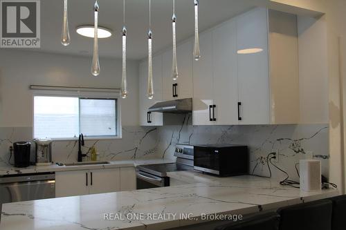 62 Glenstroke Drive, Toronto, ON - Indoor Photo Showing Kitchen With Upgraded Kitchen