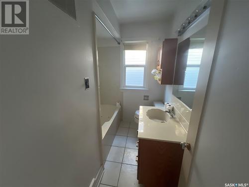 1023 5Th Street, Saskatoon, SK - Indoor Photo Showing Bathroom