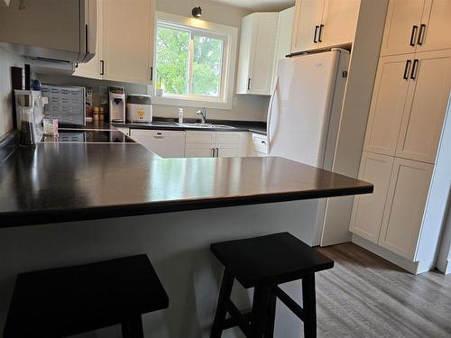 627 Sixteenth Avenue N, Kenora, ON - Indoor Photo Showing Kitchen