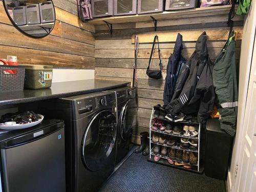 627 Sixteenth Avenue N, Kenora, ON - Indoor Photo Showing Laundry Room