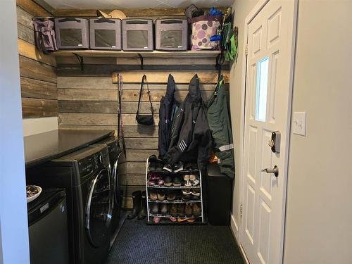 627 Sixteenth Avenue N, Kenora, ON - Indoor Photo Showing Laundry Room