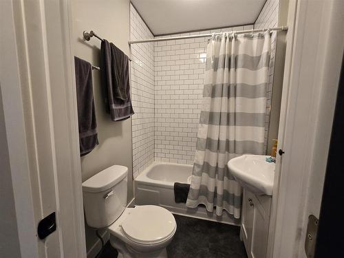 627 Sixteenth Avenue N, Kenora, ON - Indoor Photo Showing Bathroom