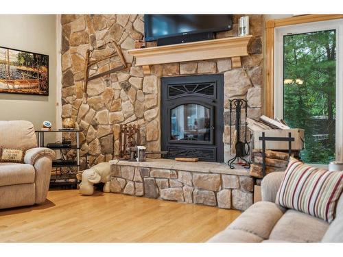 Salon - 583 Ch. Montfort, Gracefield, QC - Indoor Photo Showing Living Room With Fireplace