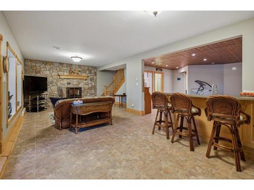 Salle familiale - 583 Ch. Montfort, Gracefield, QC - Indoor With Fireplace