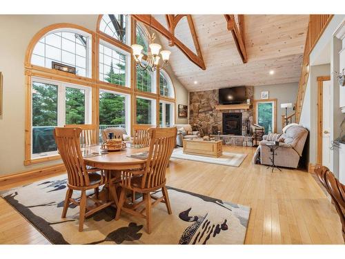 Salle Ã  manger - 583 Ch. Montfort, Gracefield, QC - Indoor Photo Showing Dining Room With Fireplace