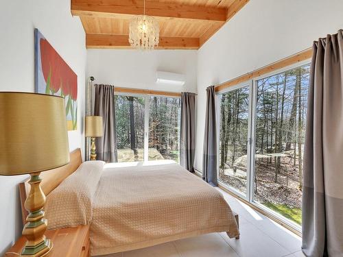 Master bedroom - 223 Rue Lavigne, Shefford, QC - Indoor Photo Showing Bedroom