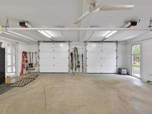 Garage - 223 Rue Lavigne, Shefford, QC - Indoor Photo Showing Garage