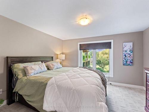 73 Stanley Rd, Kawartha Lakes, ON - Indoor Photo Showing Bedroom