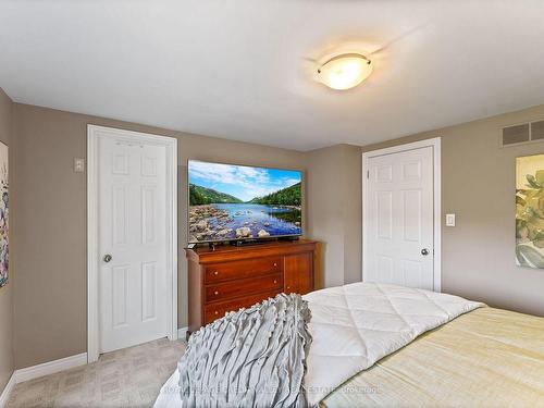 73 Stanley Rd, Kawartha Lakes, ON - Indoor Photo Showing Bedroom