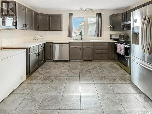 263 Tims Crescent, Swift Current, SK - Indoor Photo Showing Kitchen