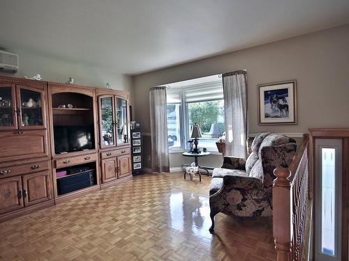 Living room - 5095 Rue Jolliet, Saint-Hyacinthe, QC - Indoor Photo Showing Living Room