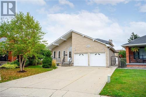 7 Osgoode Court, Hamilton, ON - Outdoor With Facade