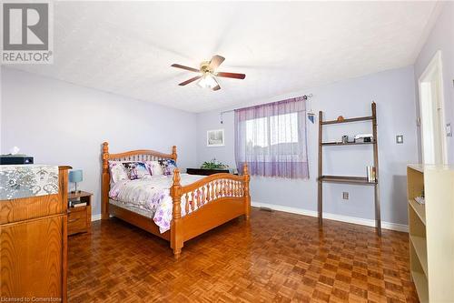 7 Osgoode Court, Hamilton, ON - Indoor Photo Showing Bedroom