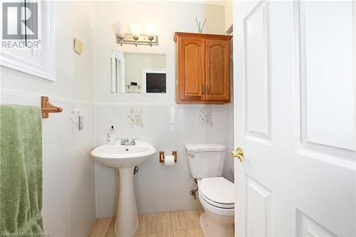 7 Osgoode Court, Hamilton, ON - Indoor Photo Showing Bathroom